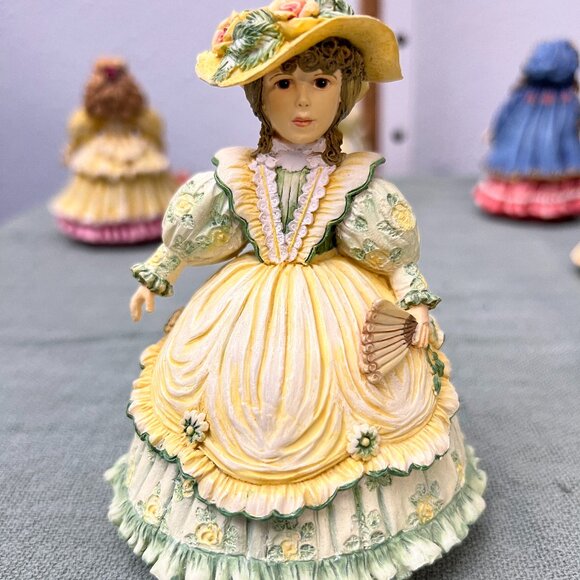 Lot of Eight "The Dolls of Willow Hall" Victorian Miniatures with some RAREs! - Picture 7 of 16